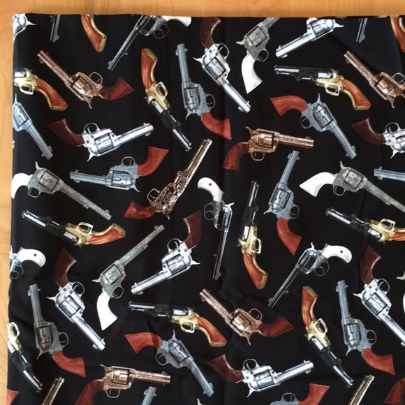 Revolver / Pistol / Gun Print Quilting Fabric - Picture 3 of 11